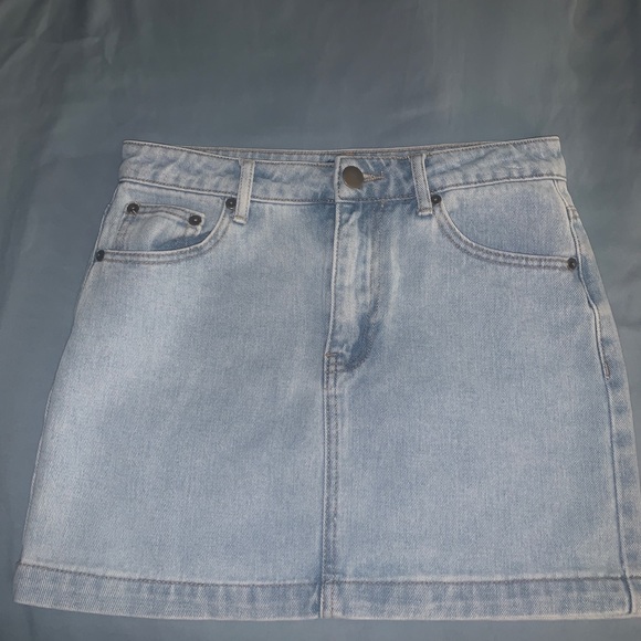 Light jean skirt - Picture 1 of 2